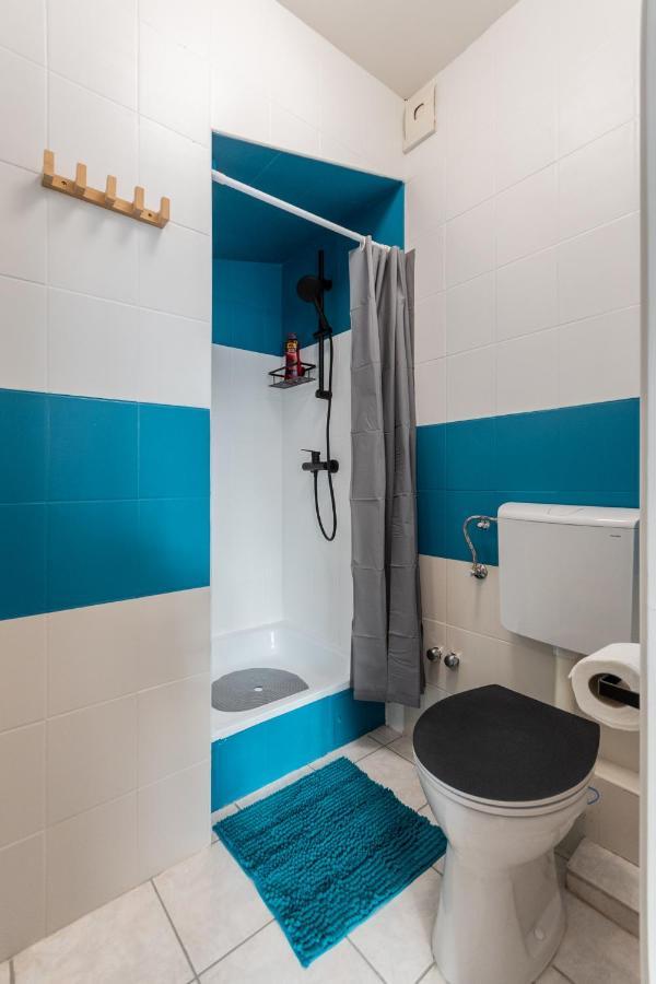 R Apartman *