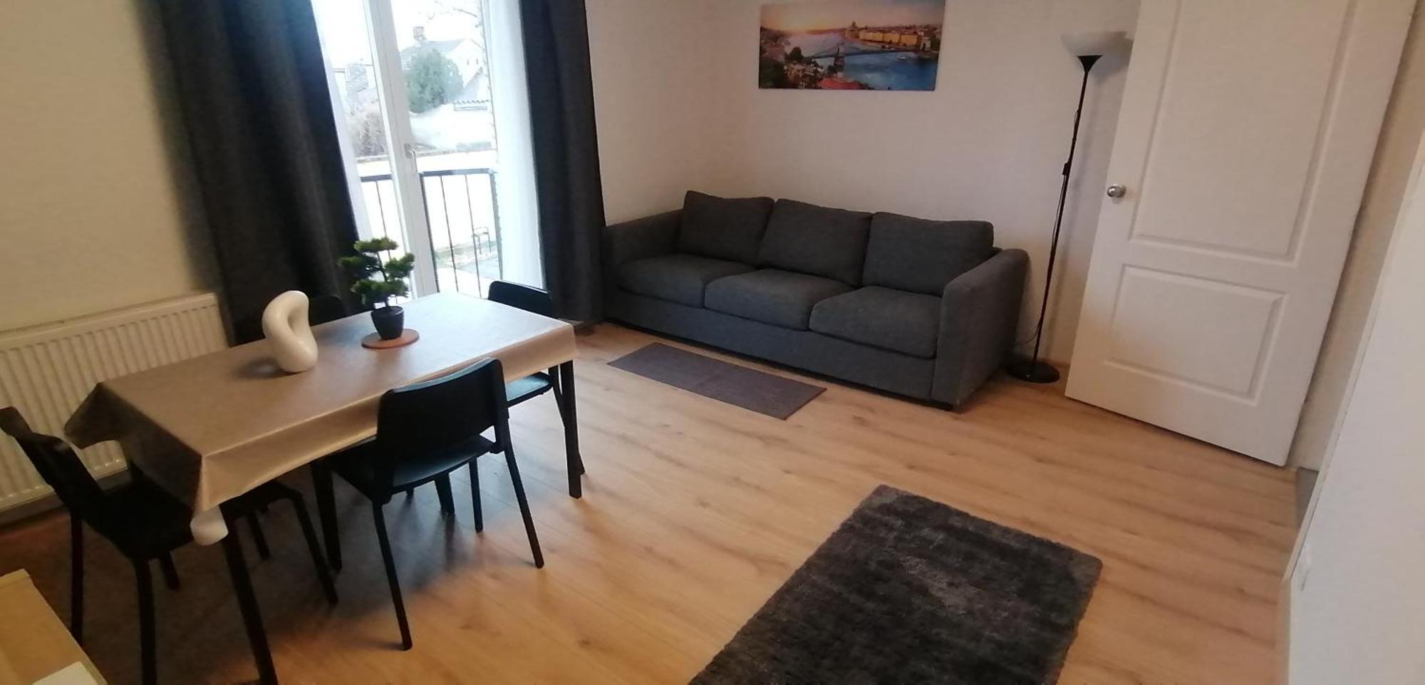 R Apartman