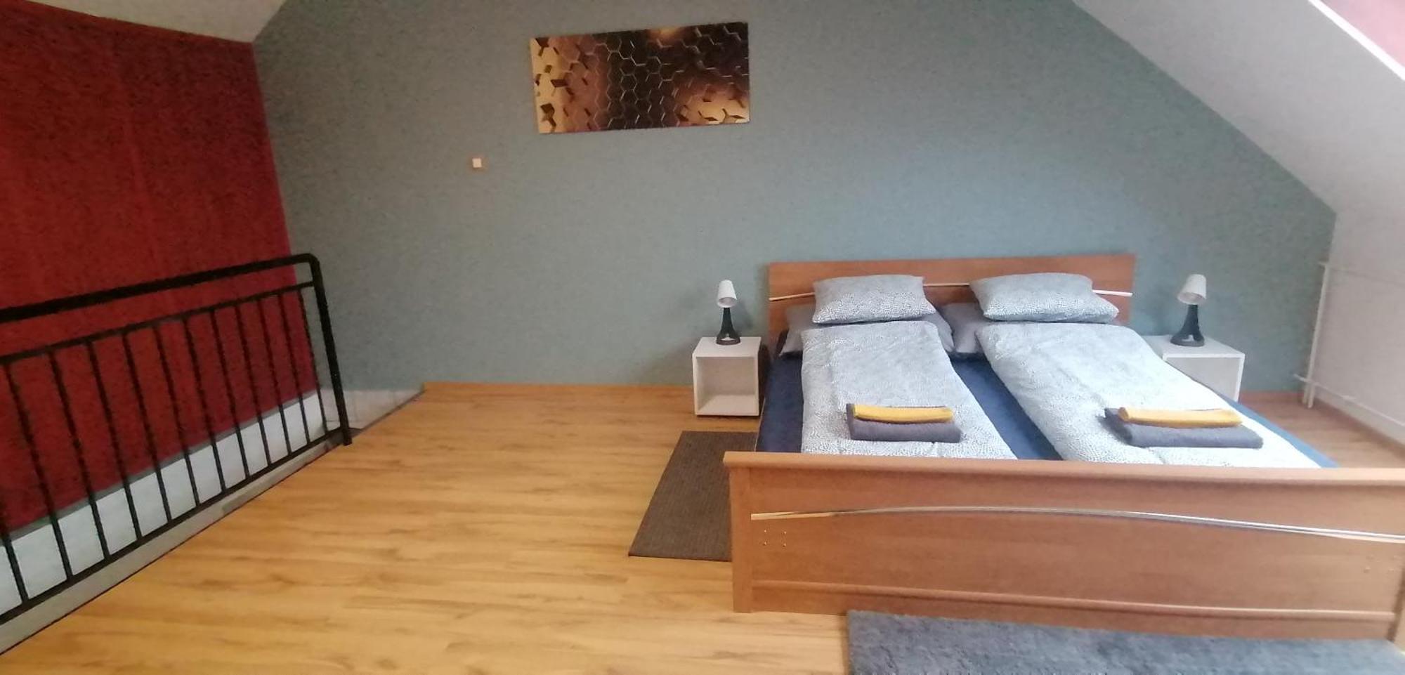 R Apartman *
